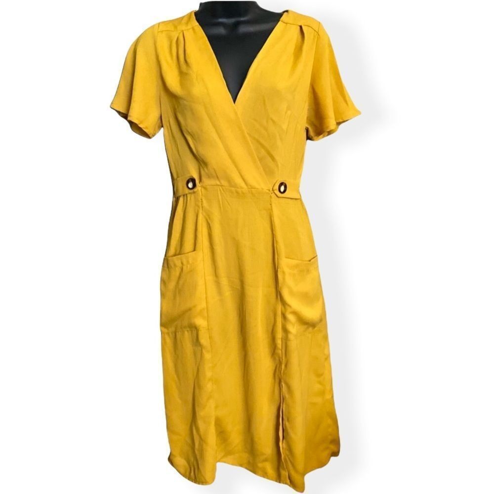 𝅺Monteau Yellow Midi V Neck Button Dress